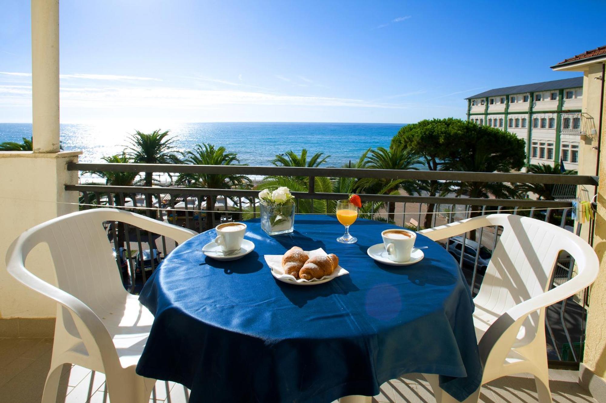 Hotel Lido Pietra Ligure Exterior foto
