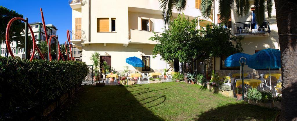 Hotel Lido Pietra Ligure Exterior foto